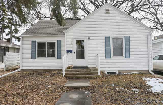 Large 6 Bedroom Home for Rent! Great Location on University! photos photos