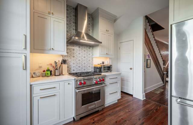 Bloomingdale Townhome | 4 Bed | 3.5  Bath | 2,000 Sf | Fenced-In Backyard | Parking Space w/ EV Charger Gallery 4