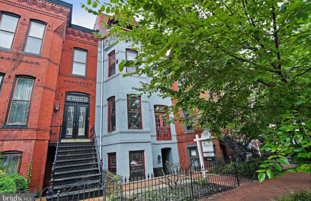 409 CONSTITUTION Avenue NE Gallery 3