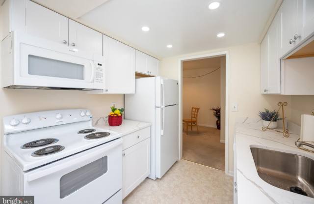 15301 BEAVERBROOK Court Gallery 4