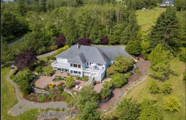 Fully Furnished ALL UTILITIES INCLUDED photos photos