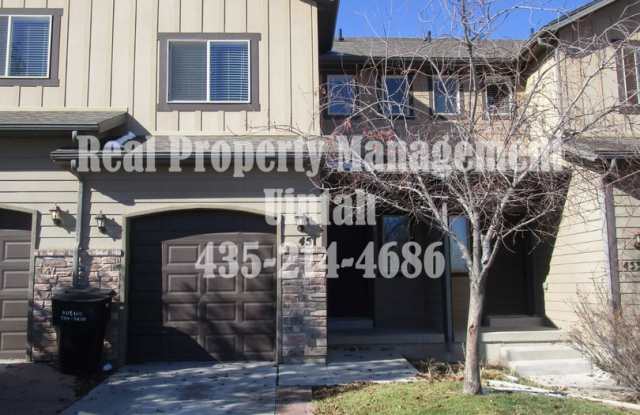 3 bed 2.5 bath townhome in Fox Run - 451 East Red Fox Lane, Uintah County, UT 84078