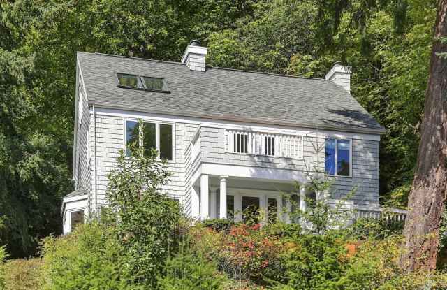 3Bd/2.5Ba Mercer Island Home Gallery 3