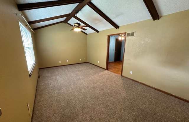 301 Southwest Redwood Drive Gallery 2