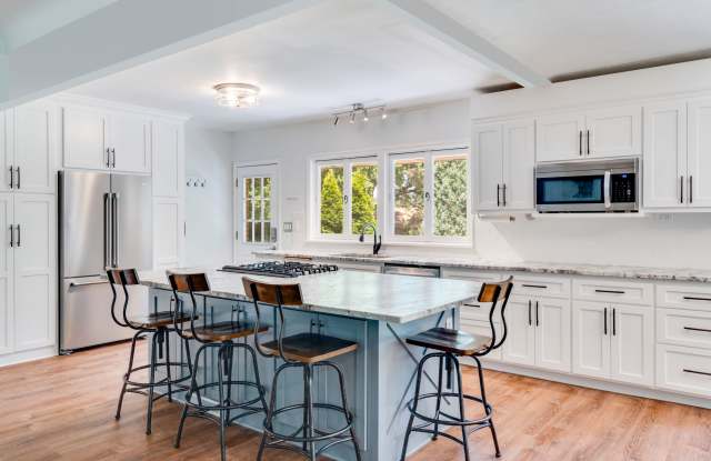 1535 Sextant Avenue West photos photos