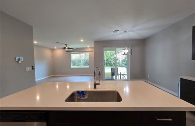 1404 NE White Pine Terrace Gallery 2