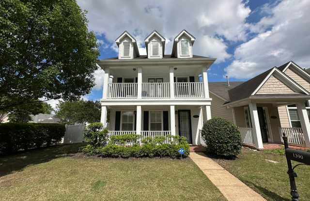 Large 3 bd 2.5 bath with all new paint! Fenced in yard and screened in porch!! photos photos Large 3 bd 2.5 bath with all new paint! Fenced in yard and screened in porch!! photos photos