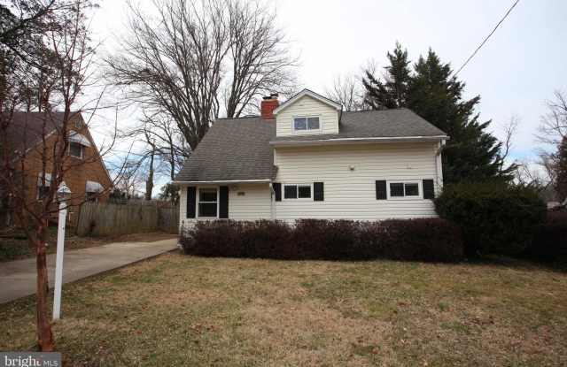 5713 DENFIELD ROAD Gallery 3