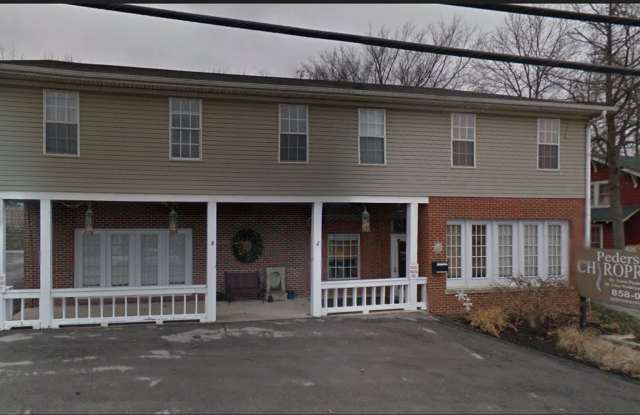 3 bedroom, 1 bathroom unit in Wilmore- located on Asbury's campus! - 405 North Lexington Avenue, Wilmore, KY 40390