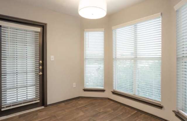 2457 E Riverside Dr Gallery 2