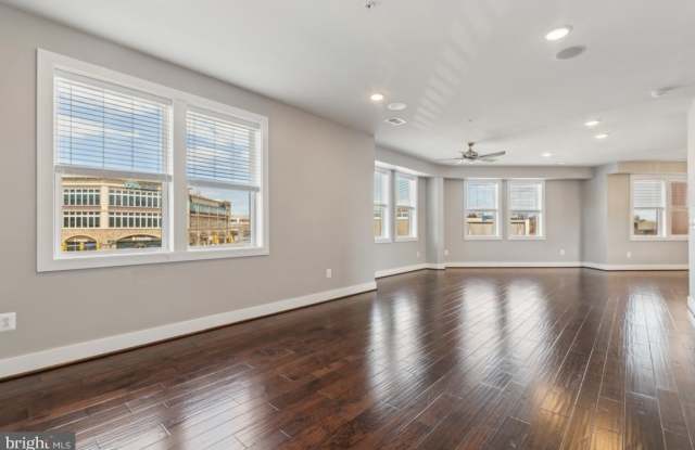 44738 TIVERTON SQUARE Gallery 4