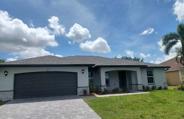 4/2 Newer  construction home. photos photos