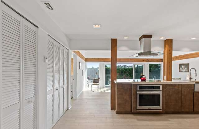 11792 Wimbledon Circle Gallery 4