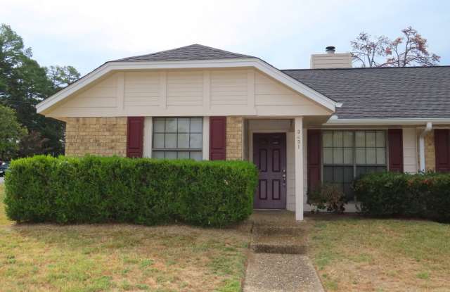 Near UT Tyler! 2 Bedroom, 2 Bath Duplex w/Garage photos photos