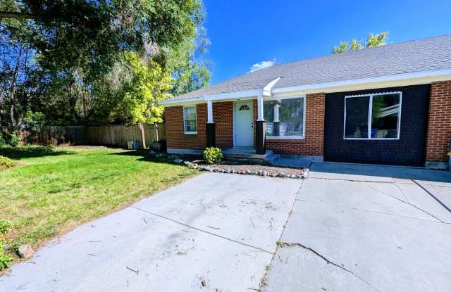 Private East Murray Home with HUGE yard! photos photos