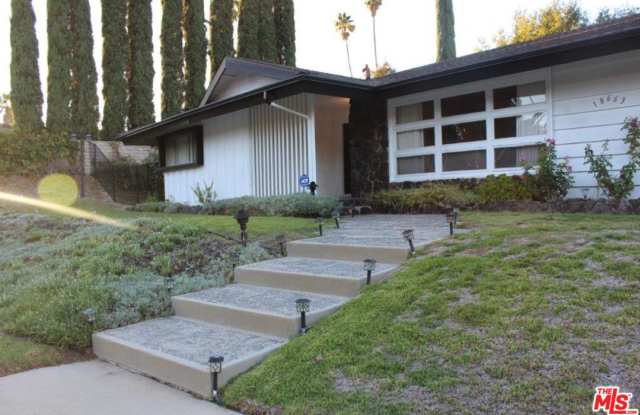18663 ROSITA Street Gallery 2
