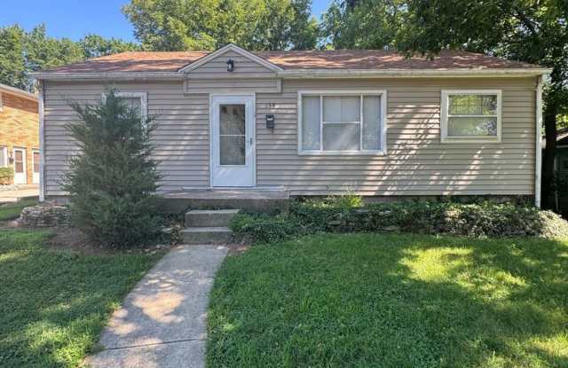 3BR Close to Campus with Free Parking, Washer/Dryer Provided, Unfinished Basement, & Fire Pit! Gallery 1