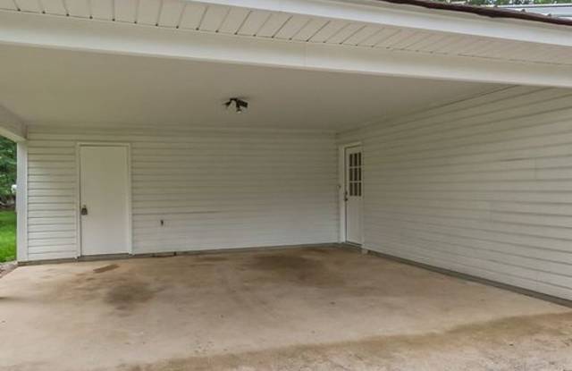 Beautiful 3 Bed 2 Bath Home! Available Fall 2026! Gallery 4