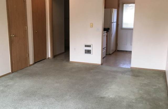Nice 2 Bedroom, 2 Bath Apartment in Newberg- Pet Friendly! photos photos