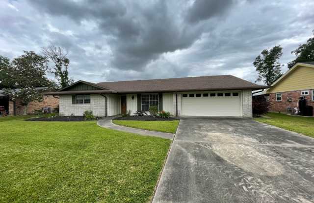 Home for rent in Maplewood! - 1511 Diane Drive, Sulphur, LA 70663