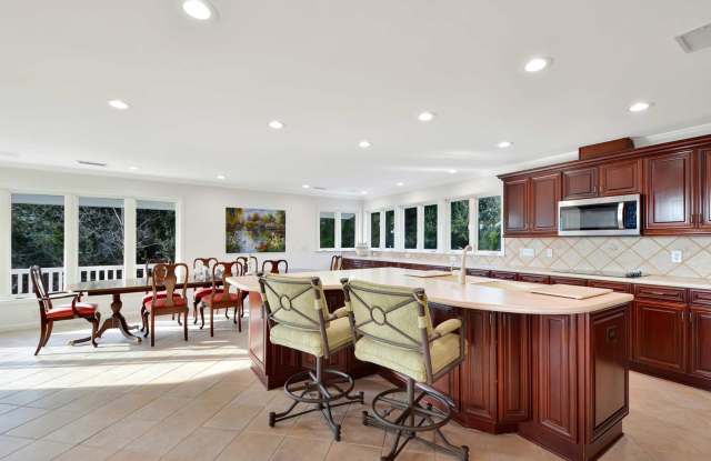 AMAZING FURNISHED HOME AVAILABLE MONTHLY JAN - APRIL Gallery 4