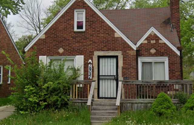 Beautiful 4 bedroom brick home with hardwood floors basement and garage on the eastside of Detroit! Pets welcome - 10031 Somerset Avenue, Detroit, MI 48224