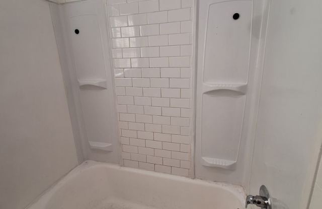 2 bedroom, 1 bath Gallery 4