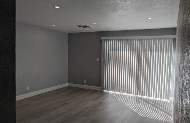 Beautiful 4 Bedroom Home with Fenced Yard & Incredible View Gallery 3