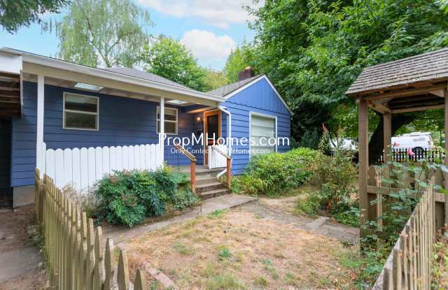 Charming 3-Bedroom Bungalow in the Heart of First Addition! Gallery 3