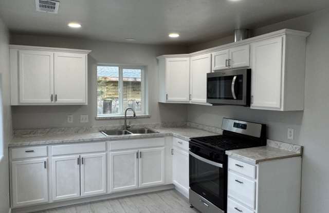 19699 Avenue 195 Gallery 3