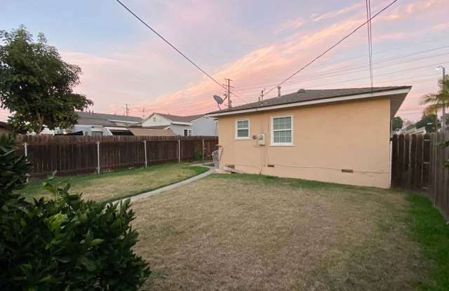 Nice Neighborhood North Long Beach 2 bd 1 bath Home Gallery 3