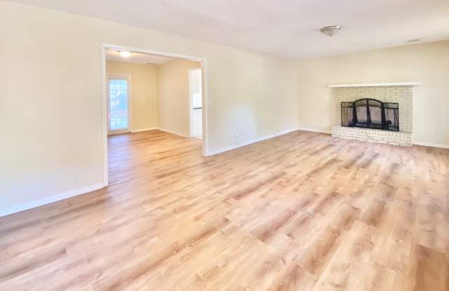 201 Chadford Rd Gallery 2