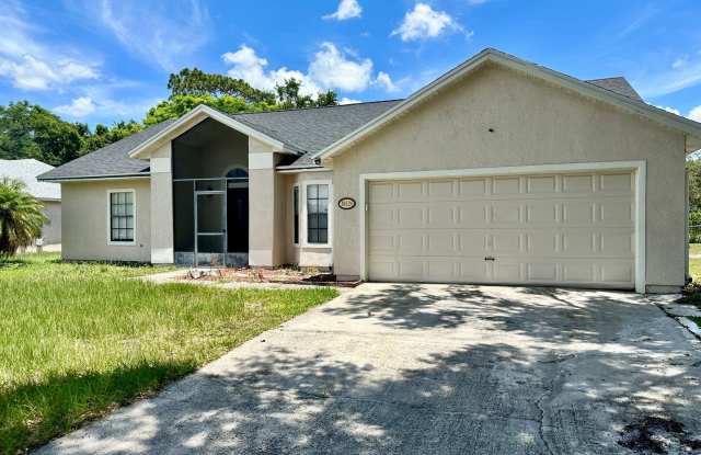 4 Bedrooms 2 Bath Single Family Home - 10526 Bridlewood Avenue, Union Park, FL 32825