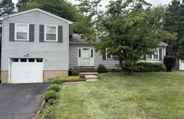652 Holly Lane Gallery 1