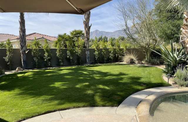 60189 Poinsettia Place Gallery 3