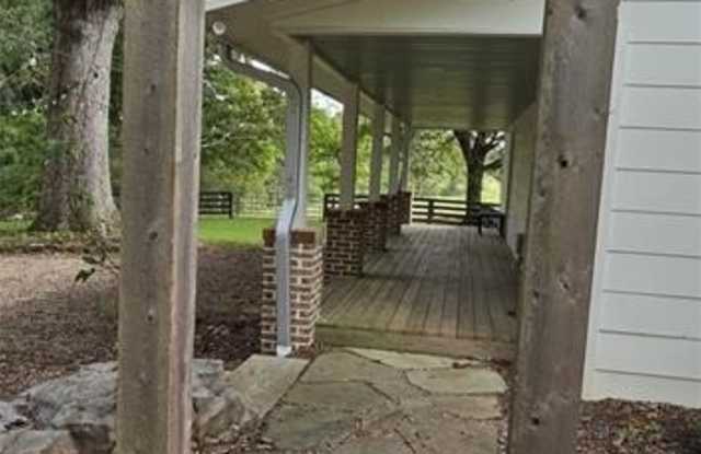 812 Bessie Lane Gallery 4