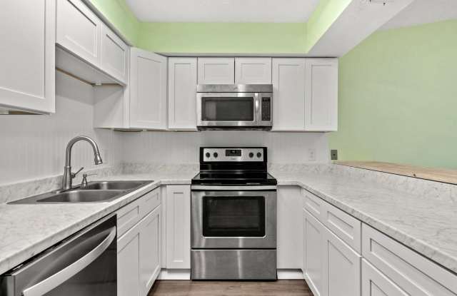 Charming 3Bed/2Ba Duplex Unit Convenient to Dining, Shopping & Tyndall AFB! *1/2 OFF Security Deposit for A-D Military!* Gallery 4
