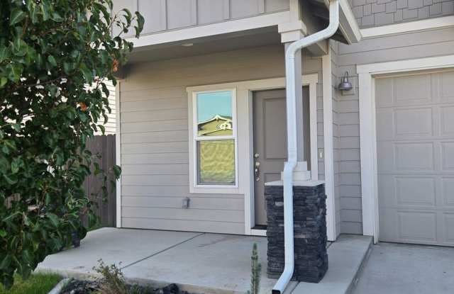 Beautiful 2 story home Gallery 1