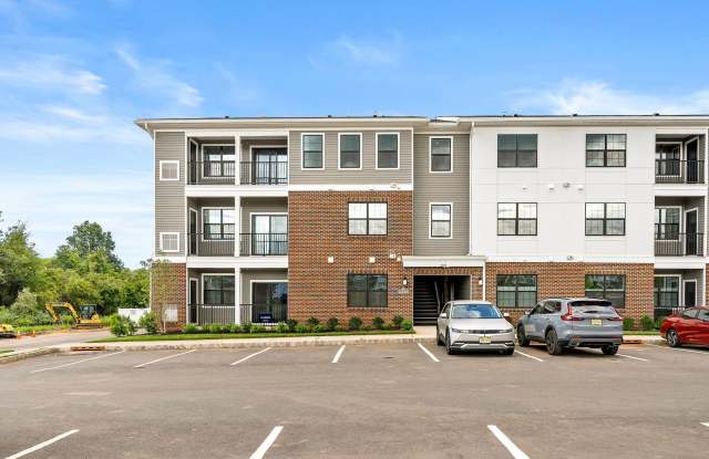 Stunning New Construction with Clubhouse Amenities Gallery 1