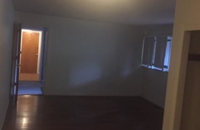 182 Central Gallery 2