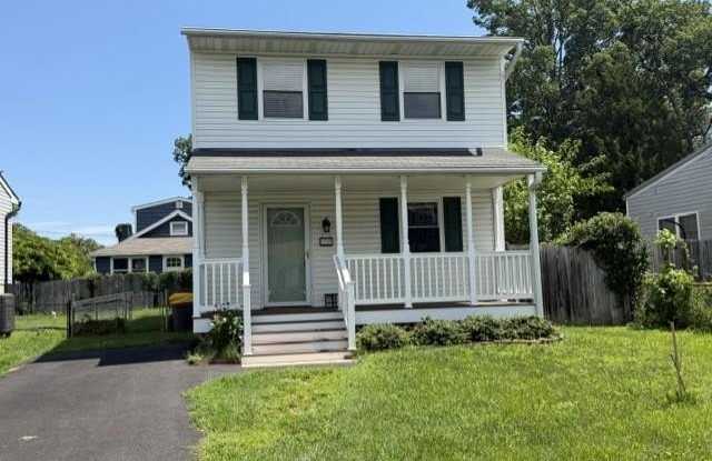 1709 RIVERDALE Drive Gallery 2