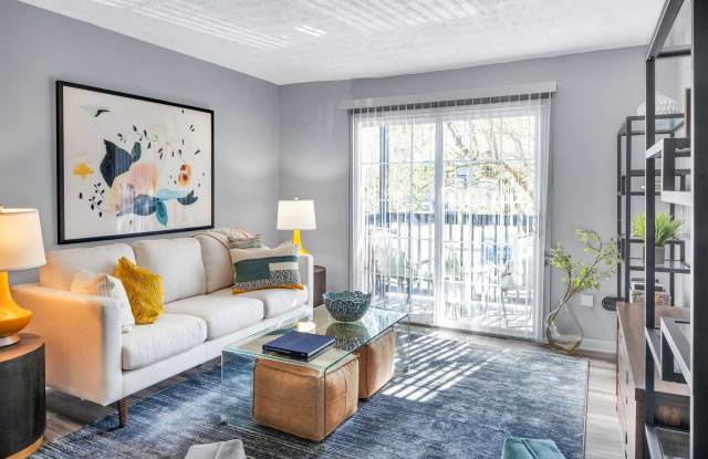 Station J-Town Apartments photos photos