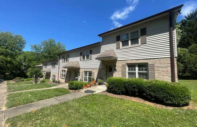 Beautiful 2-Bedroom Townhome in a Prime Location! - 1310 14th Street Northeast, Hickory, NC 28601