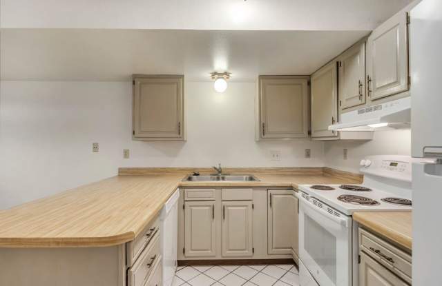 1760 N Willowbrook Gallery 3
