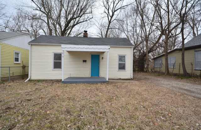 Available in JULY Adorable 2 bedroom 1 bath house Gallery 1