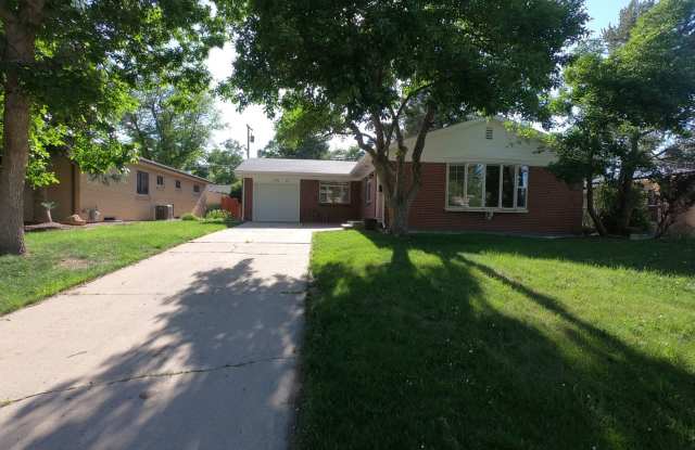 Beautifully remodeled 3 bed 2.5 bath house in Broomfield photos photos