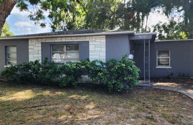 Beautiful  Cozy 3/1 in Downtown St.Pete!! Apply for FREE This Holiday Season! - 3624 6th Avenue South, St. Petersburg, FL 33711