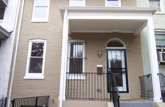 Large 3BR/2.5BA with yard and parking H Street NE, NOMA, Gallaudet University photos photos