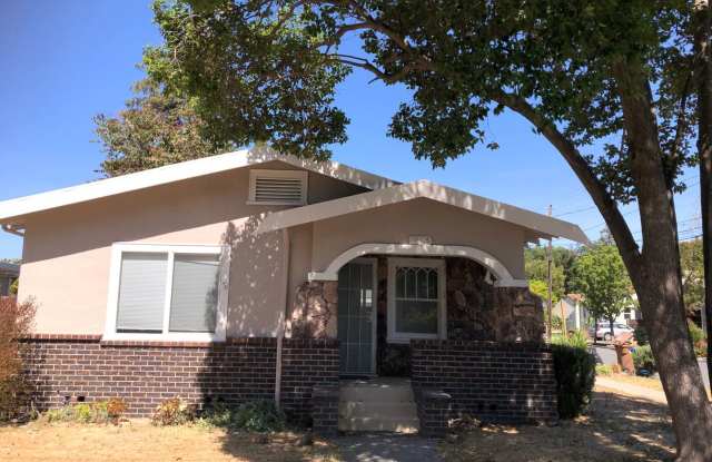 Quaint 2 BR/1BA House near downtown Martinez-Rent $2600.00 (1835 Estudillo St, Martinez) - 1835 Estudillo Street, Martinez, CA 94553