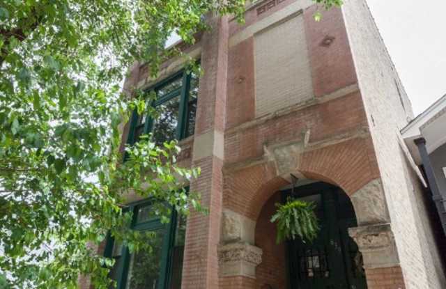 834 North Marshfield Avenue Gallery 4